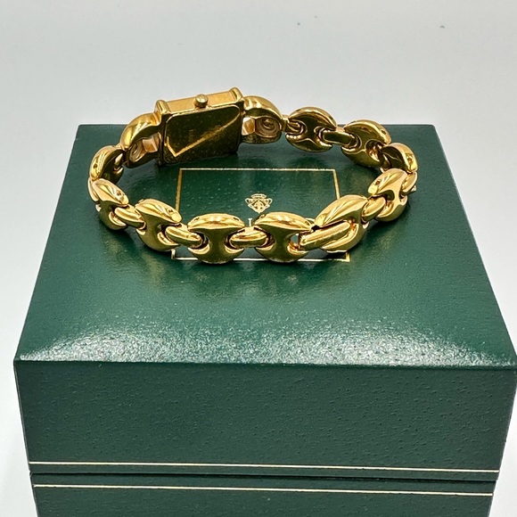 GUCCI 1800L WITH
INTERCHANGEABLE STRAPS - Picture 7 of 12